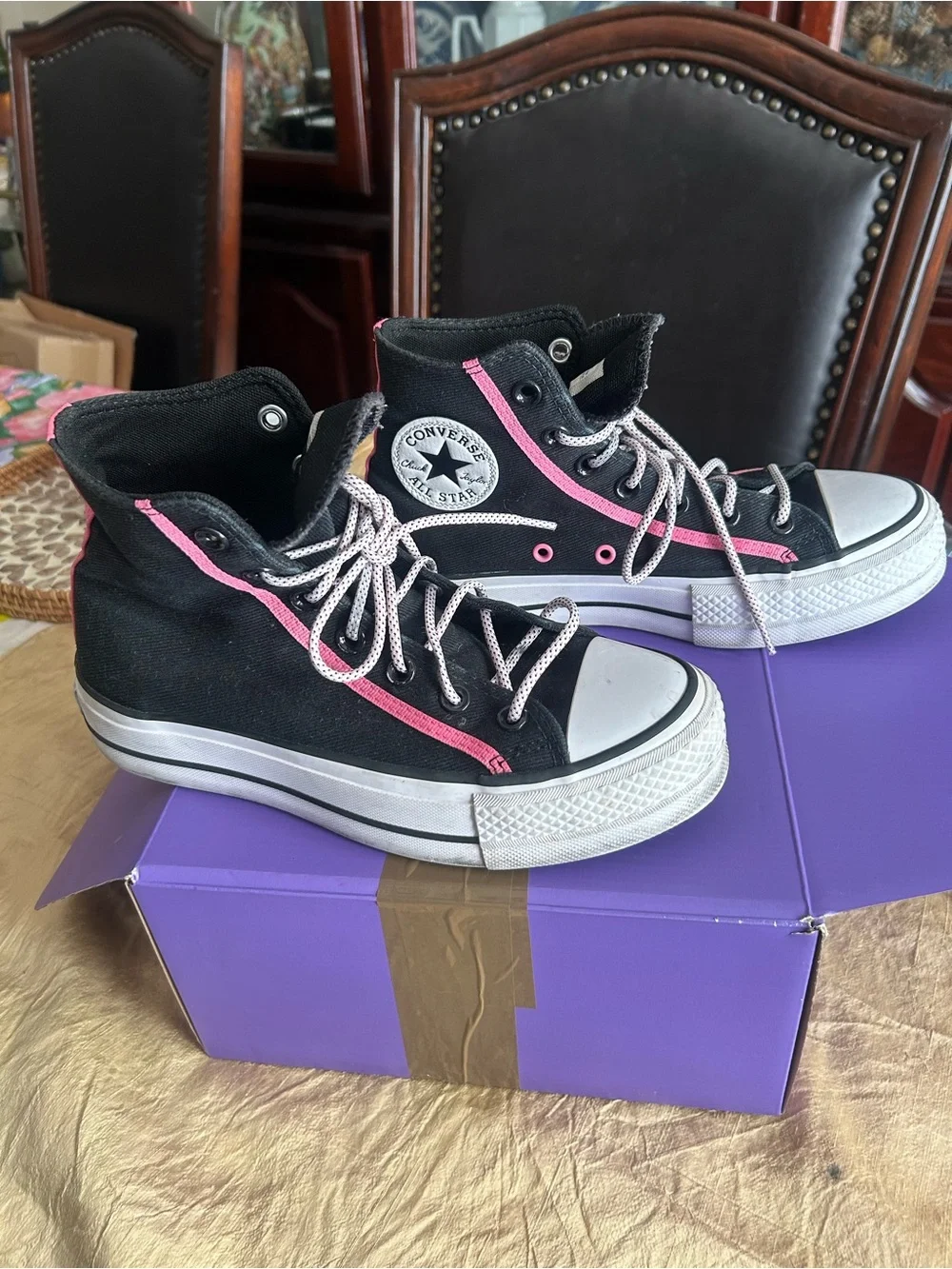 Converse chuck Taylor all star  women Black High-Top Sneakers with Pink stripe.